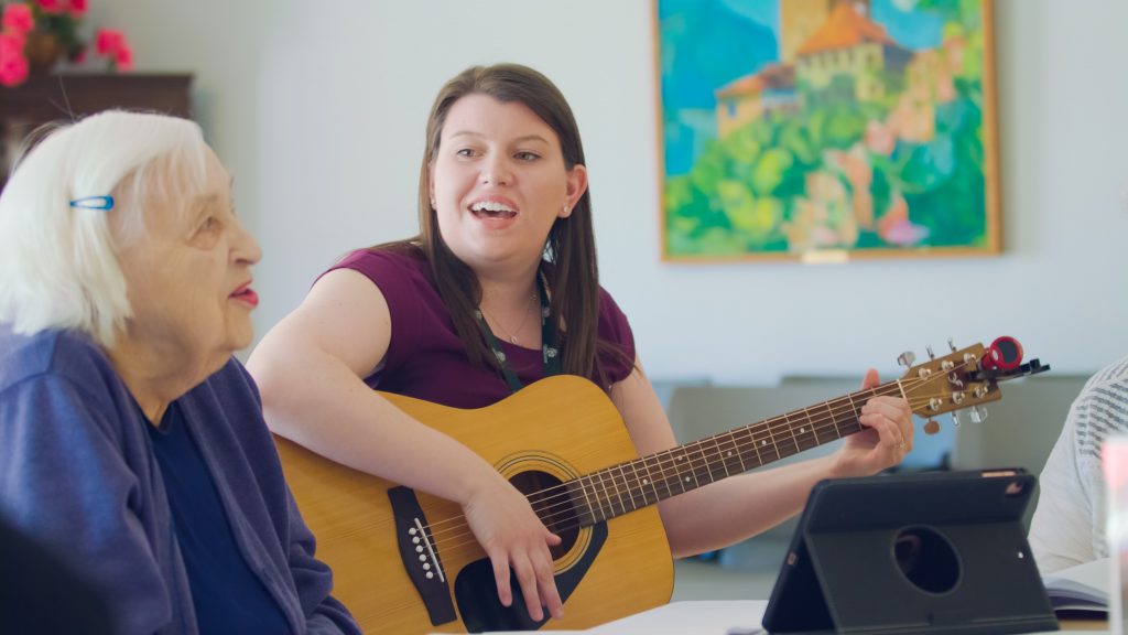 A musician facilitator and older adult enjoy the Java Music Program.